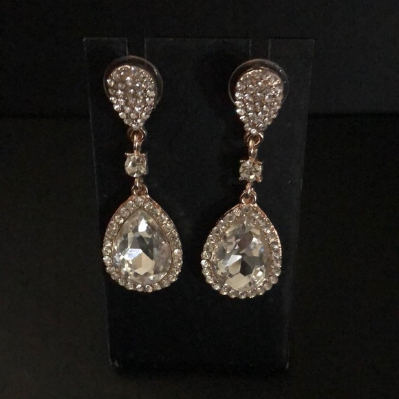 unknown Jewelry - Rhine stone tear drop blinged out earrings​